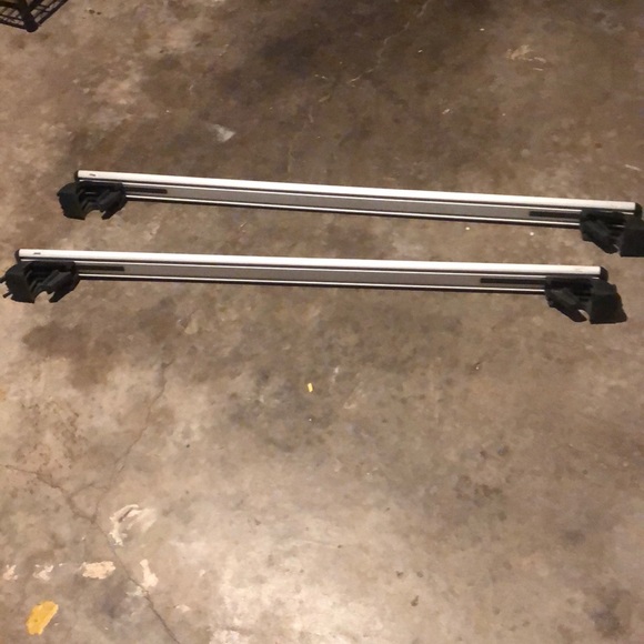 2010 Jeep Liberty roof rack cross bars - Picture 1 of 5
